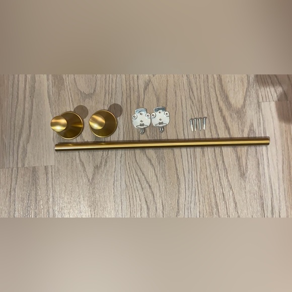 Threshold 18” Casual Tower Bar in Brass - Picture 2 of 5